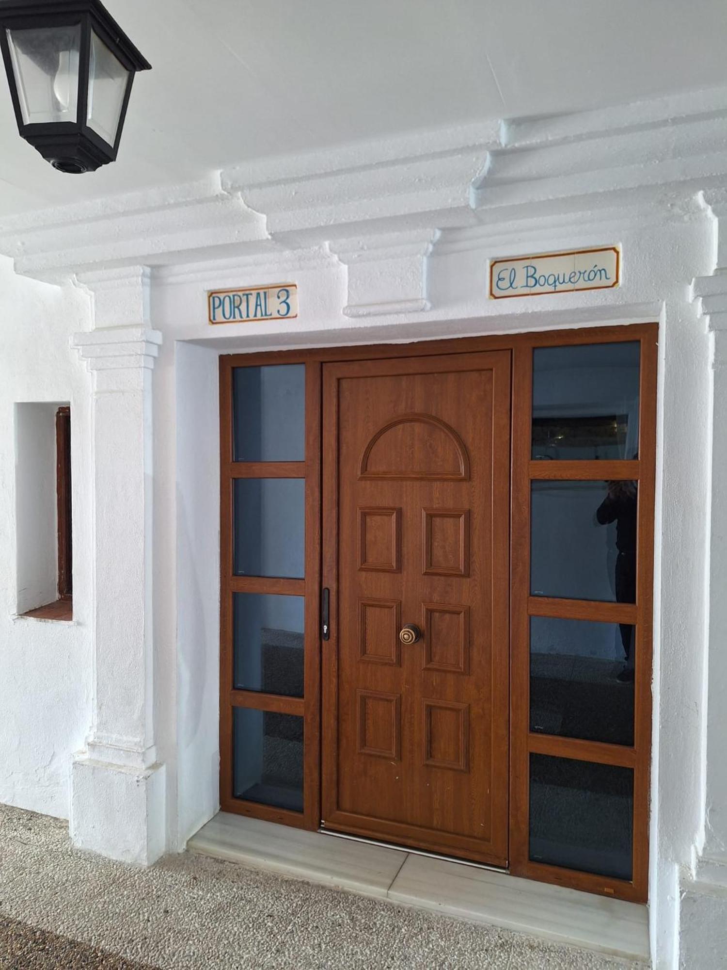 Superb Seaview Duquesa Port Apartment *