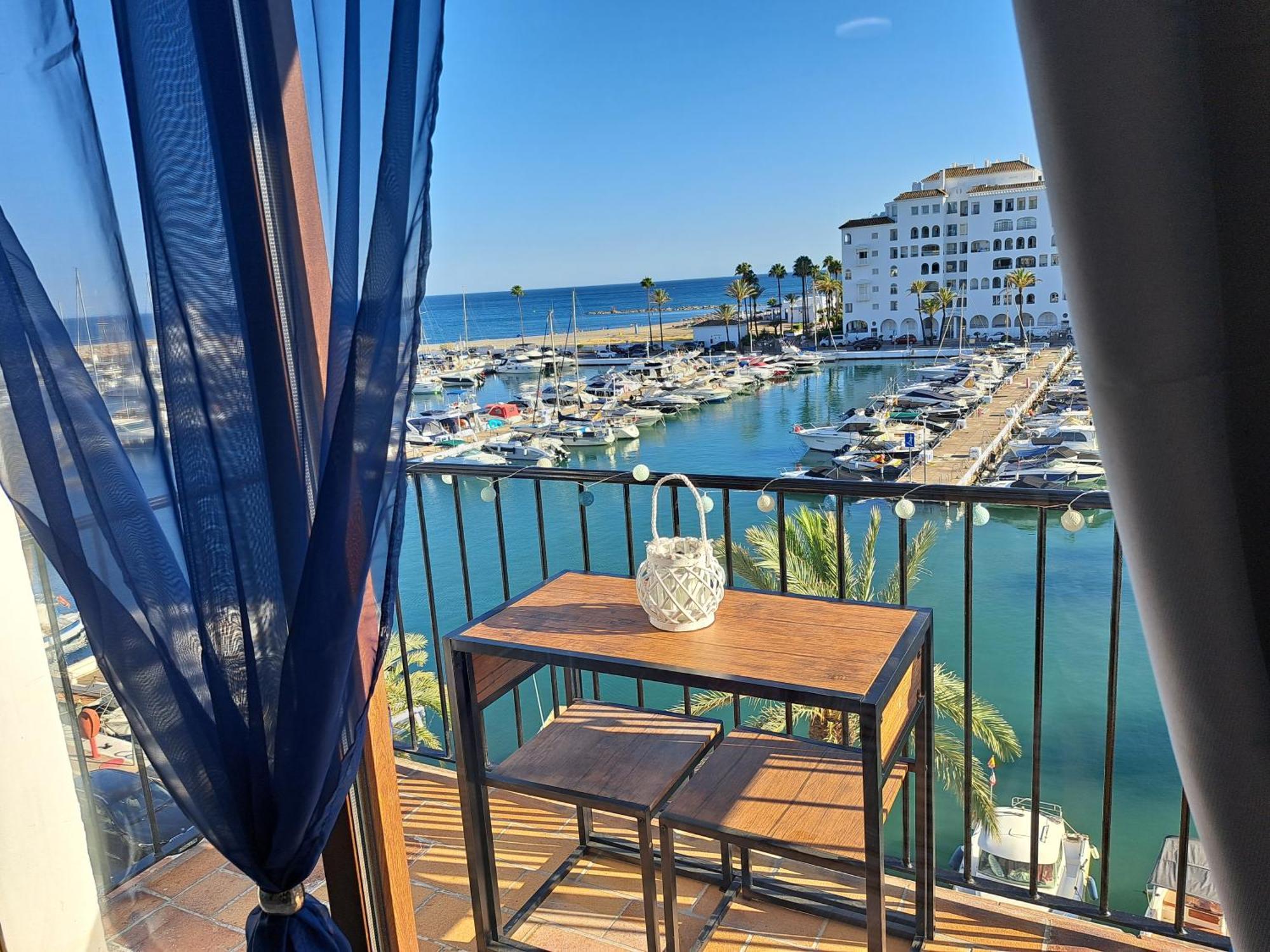 Superb Seaview Duquesa Port Apartment