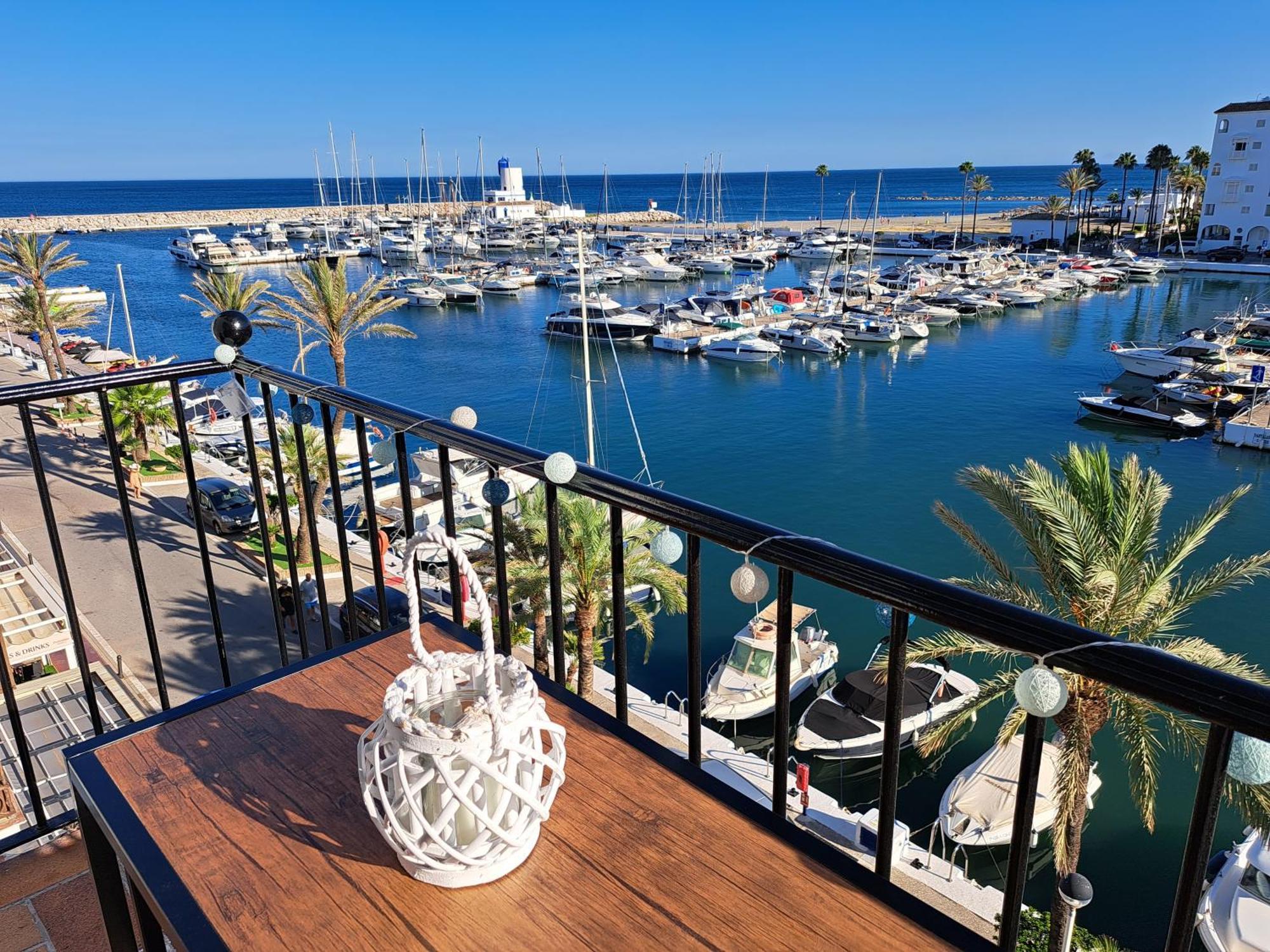 Superb Seaview Duquesa Port Apartment